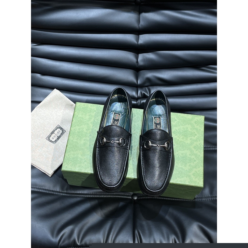 G*u*i leather shoes
